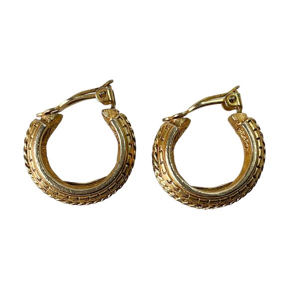 Oscar De La Renta Textured Gold Plated Classic Couture Hoop Clip On Earrings - Picture 4 of 6